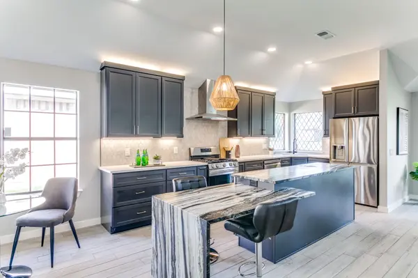 3913-bobbin-ln-addison-tx-75001-High-Res-8 (2)