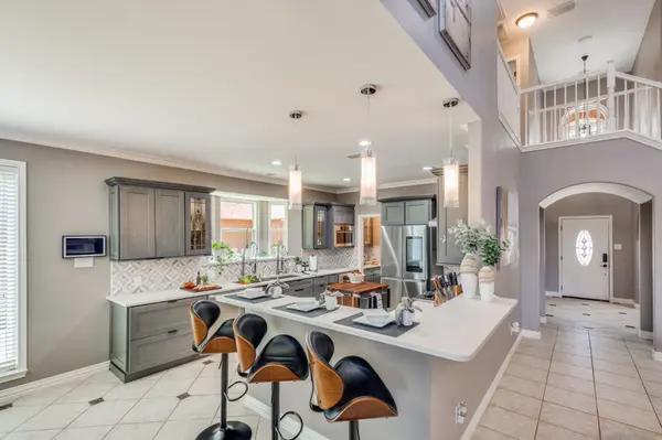 14636-lexus-ave-addison-tx-75001-High-Res-10