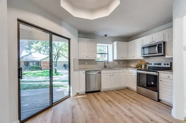 14681-plage-ln-addison-tx-75001-High-Res-10 (1)