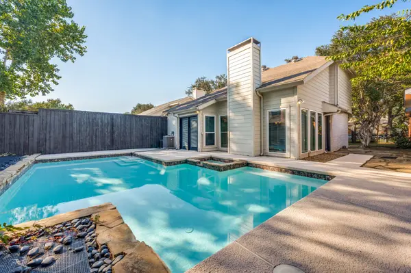 4030-rive-ln-addison-tx-75001-High-Res-20 (1)