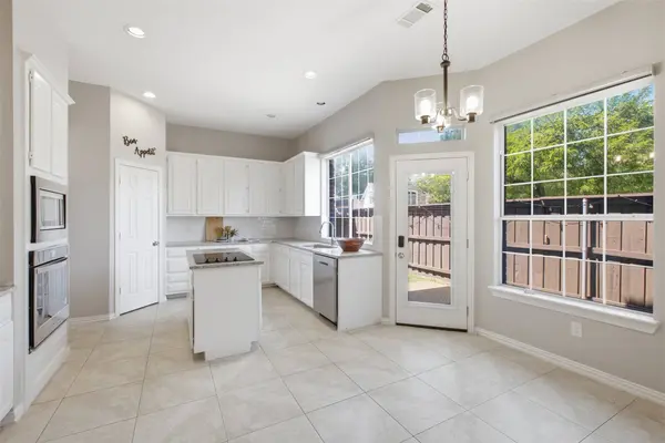 3903 Rive LN, Addison, TX 75001