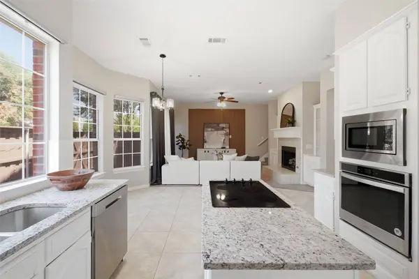 3903 Rive LN, Addison, TX 75001