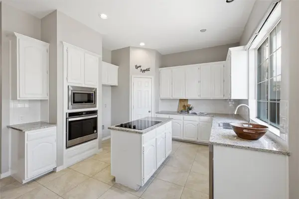 3903 Rive LN, Addison, TX 75001