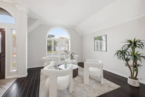 4010 Azure LN, Addison, TX 75001
