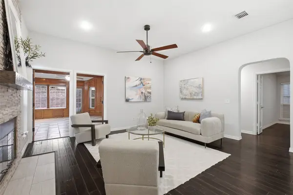 4010 Azure LN, Addison, TX 75001