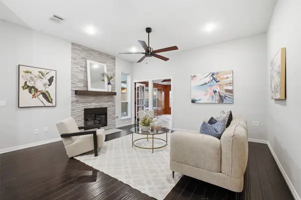 4010 Azure LN, Addison, TX 75001