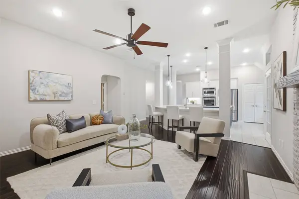 4010 Azure LN, Addison, TX 75001