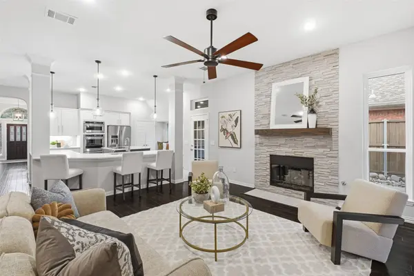 4010 Azure LN, Addison, TX 75001