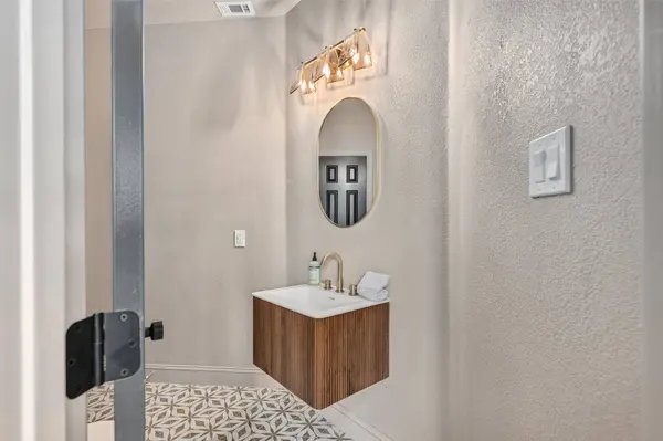 1608 Crown Point RD, Mckinney, TX 75072