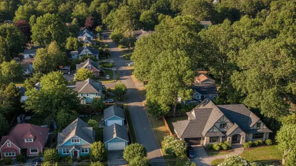 feature image of What to Expect for the Average Cost of a Home in Hood River County, OR in 2026