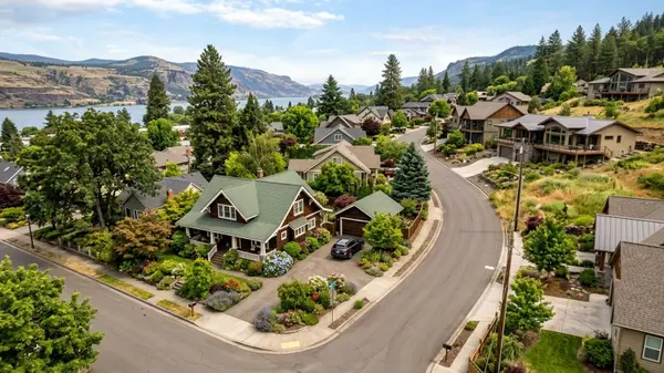 Living in Mosier, OR: 2026 Real Estate and Local Guide