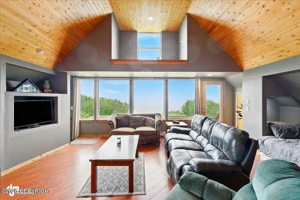 11091 Crestline LN, Clam Gulch, AK 99568