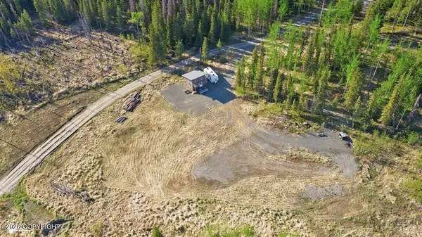 36150 Cottontree LN, Sterling, AK 99672