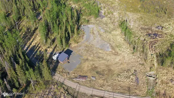 36150 Cottontree LN, Sterling, AK 99672