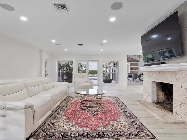 411 Poinciana DR, Fort Lauderdale, FL 33301