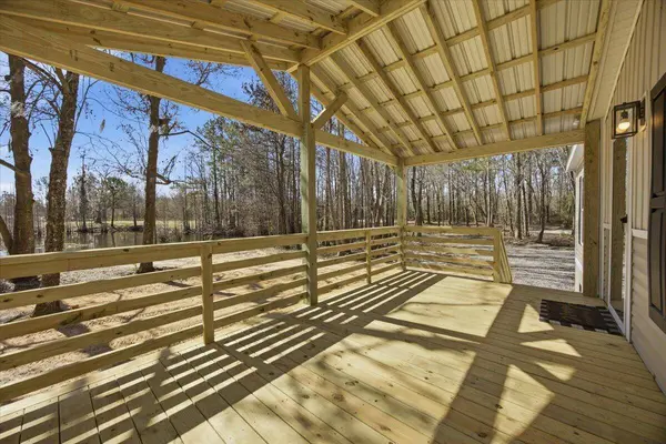 662 Country Pond Ln, Cross, SC 29436