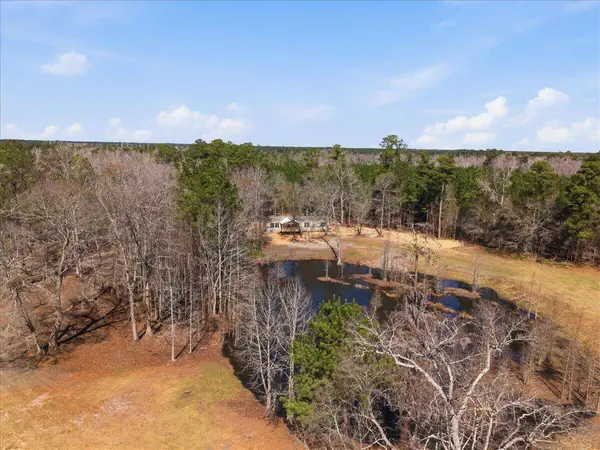 662 Country Pond Ln, Cross, SC 29436