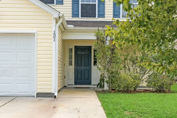 121 Coosawatchie St, Summerville, SC 29485