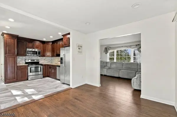 23 Elizabeth Ave, Stanhope Boro, NJ 07874