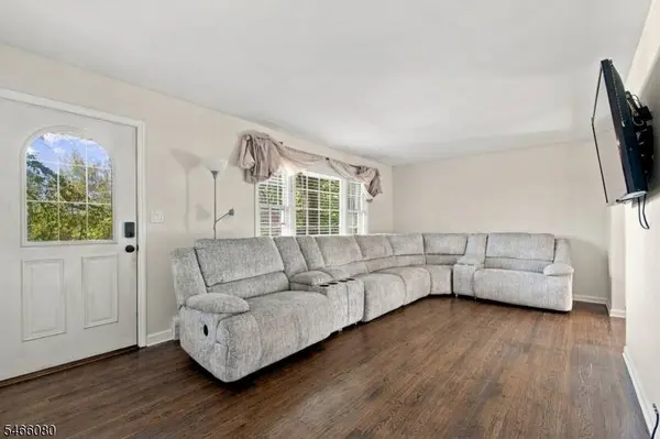 23 Elizabeth Ave, Stanhope Boro, NJ 07874