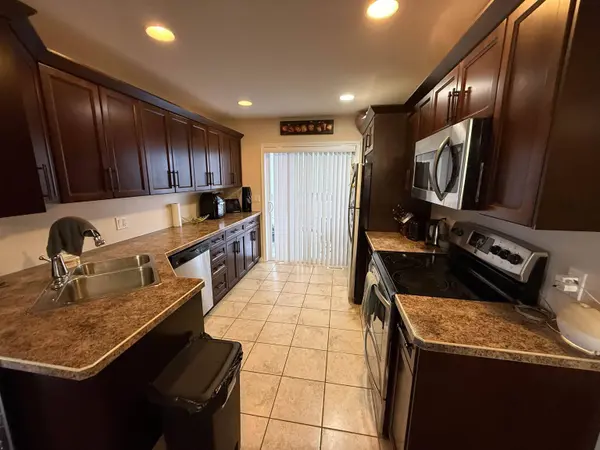 8316 86 AVE, Fort St. John, BC V1J 0G7