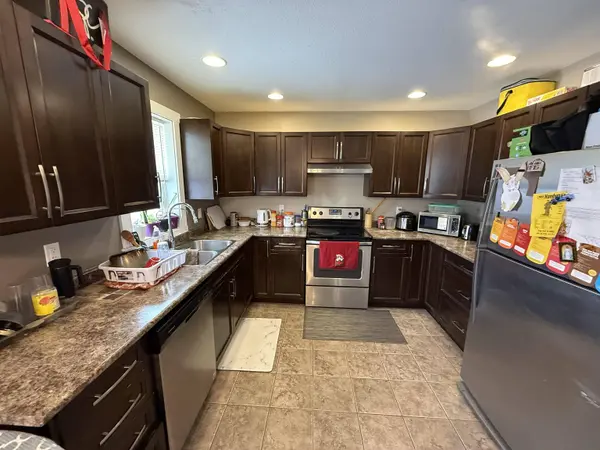 10507 109 ST, Fort St. John, BC V1J 0J3