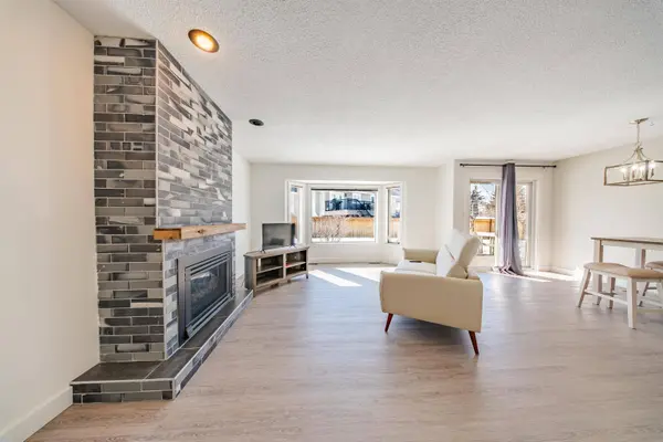 9917 115 AVE, Fort St. John, BC V1J 6R8