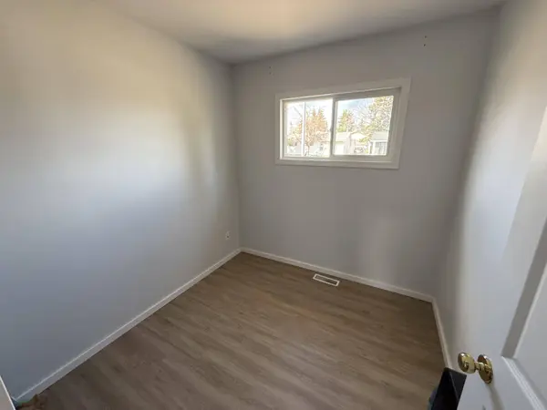 8111 E 97 AVE, Fort St. John, BC V1J 1L8