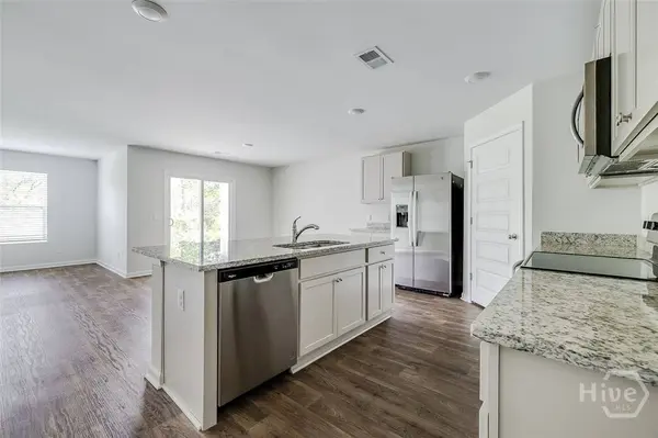 445 Coconut DR, Bloomingdale, GA 31302