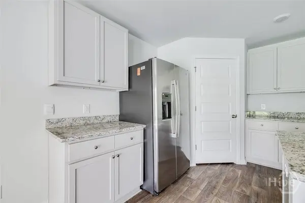 445 Coconut DR, Bloomingdale, GA 31302