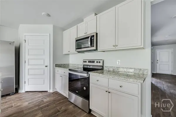 445 Coconut DR, Bloomingdale, GA 31302