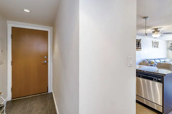 1 Renaissance SQ #1508, New Westminster, BC V3M 0B6