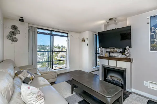 1 Renaissance SQ #1508, New Westminster, BC V3M 0B6