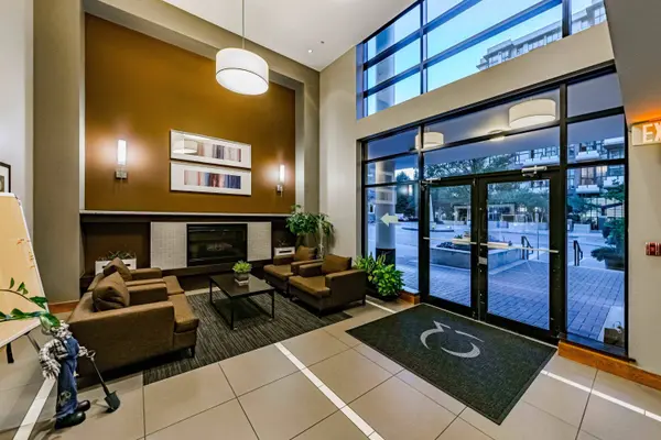 1 Renaissance SQ #1508, New Westminster, BC V3M 0B6