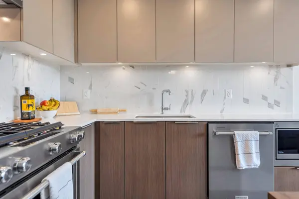 645 Como Lake AVE #504, Coquitlam, BC V3J 0N9
