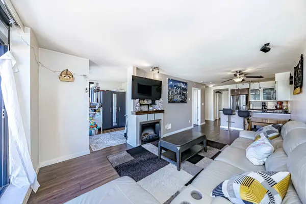 1 Renaissance SQ #1508, New Westminster, BC V3M 0B6