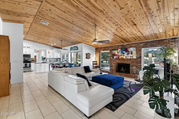 6968 W CALAVAR Road, Peoria, AZ 85381