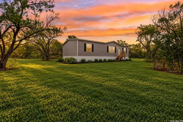 172 COUNTY ROAD 2667, Devine, TX 78016