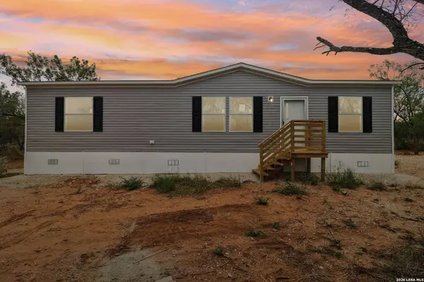 172 COUNTY ROAD 2667, Devine, TX 78016