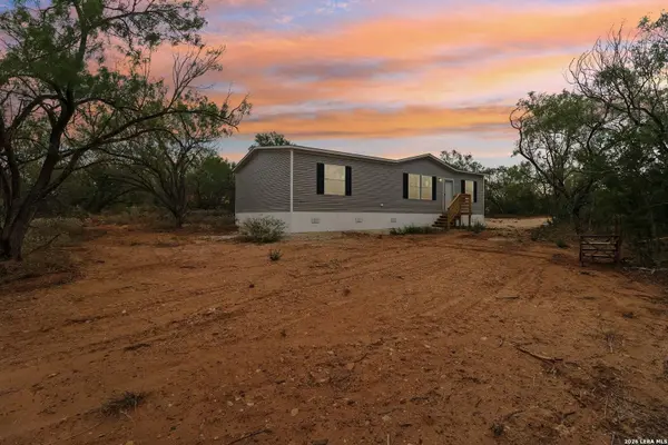 172 COUNTY ROAD 2667, Devine, TX 78016
