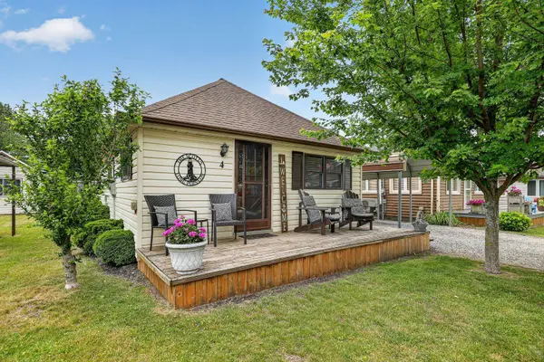 4 Bass LN, Norfolk, ON N0E 1M0
