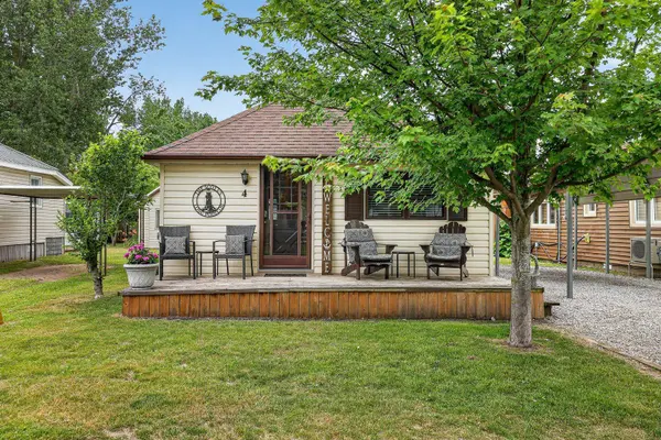 4 Bass LN, Norfolk, ON N0E 1M0