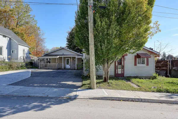 10 Givins ST, Woodstock, ON N4S 5Y7