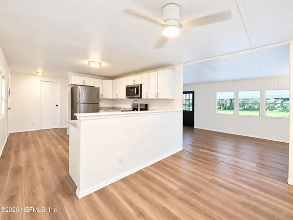 208 NAVAJO ST, Satsuma, FL 32189