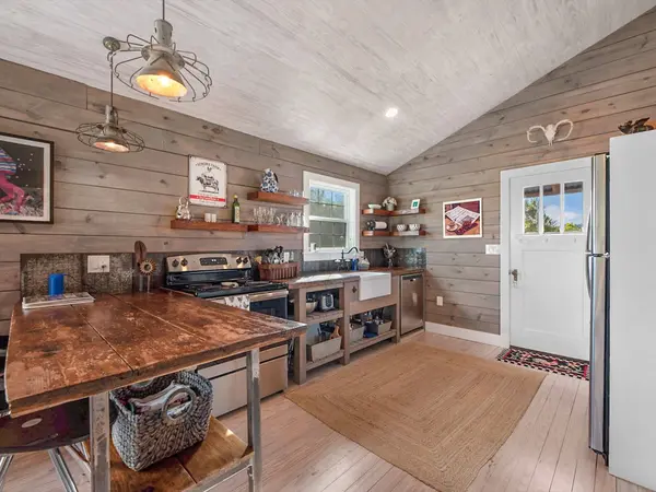 3643 Noak RD, Round Top, TX 78954