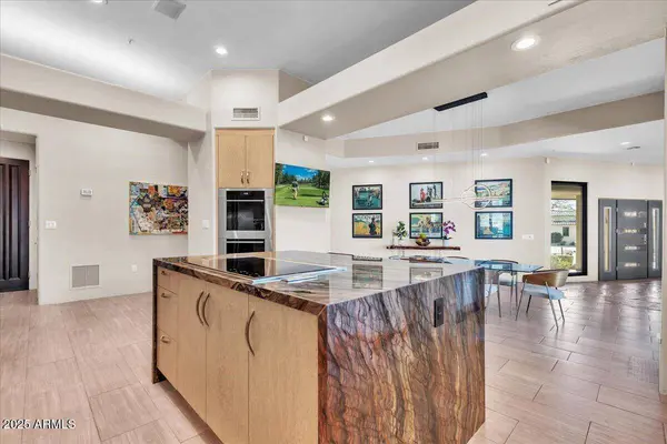 10040 E HAPPY VALLEY Road #300, Scottsdale, AZ 85255