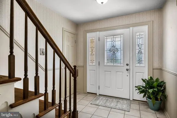 725 CORNWALLIS DR, Mount Laurel, NJ 08054