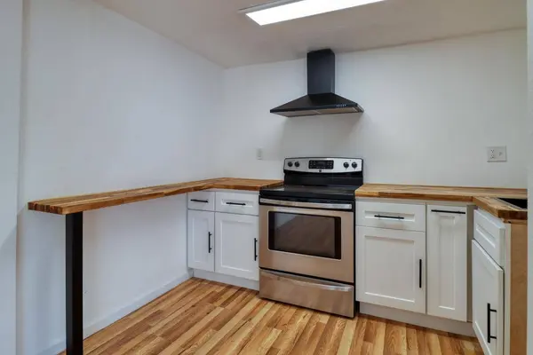 2389 Empress ST, Sacramento, CA 95815