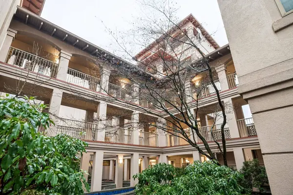 3176 Plateau BLVD #208, Coquitlam, BC V3E 3J2