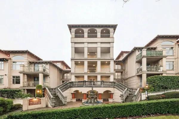 3176 Plateau BLVD #208, Coquitlam, BC V3E 3J2